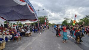 Bupati Katingan Buka Pawai Budaya Festival PHS 2025, Ajak Warga Lestarikan Kearifan Lokal