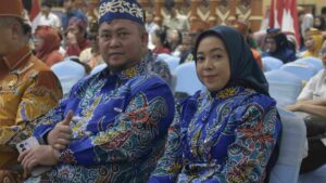 Saiful dan Sumiati Terima Empat Gelar Penggerak Keluarga dan Anak di Kalteng