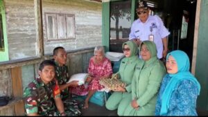 Wujud Kepedulian, Koramil Katingan Kuala Bantu Lansia Lewat Program Berbagi Sembako