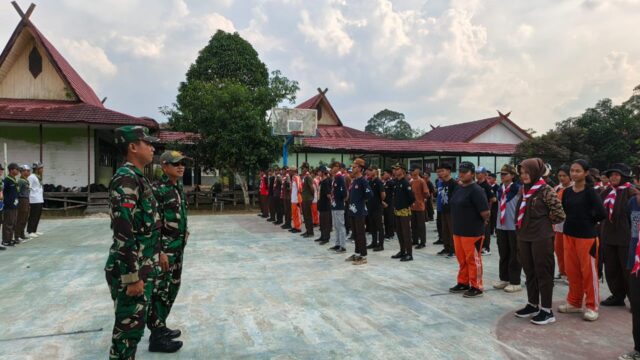 Tingkatkan Kedisiplinan Siswa, Koramil 1019-04/KTT Gelar Pelatihan PBB di SMAN 1 Katingan Tengah