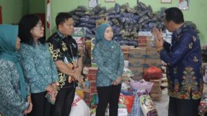 Sumiati Saiful Berikan Dukungan Moril dan Bantuan bagi Warga Terdampak Kebakaran Kasongan Lama