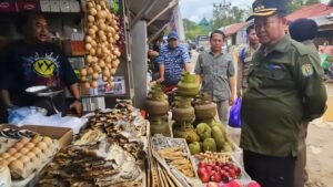 Bupati Katingan Saiful Sidak Pasar Tumbang Samba, Pantau Harga Sembako Jelang Ramadhan