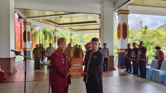 Saiful Kukuhkan Dua Damang, Tekankan Peran Adat dalam Menjaga Keharmonisan Masyarakat