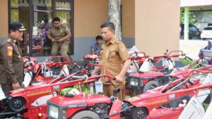 Wabup Katingan Serahkan Bantuan Alsintan Untuk Dukung Swasembada Pangan