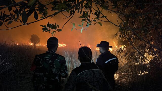 Pastikan Api Tak Meluas, Kapolres Dan Dandim Katingan Turun Langsung Tangani Karhutla