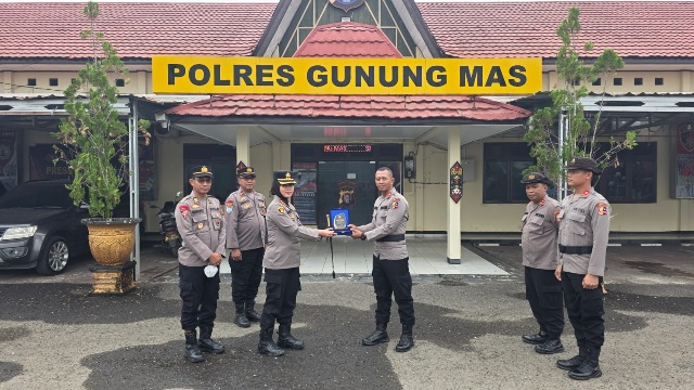 Tuntas Bertugas Edukasi Karhutla, Kapolres Gunung Mas Melepas Tiga Pasis SIP Kembali ke Lemdiklat Polri