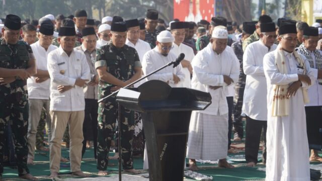 Kemarau Melanda Kalteng, Gubernur Bersama Warga Kobar Gelar Salat Istisqa